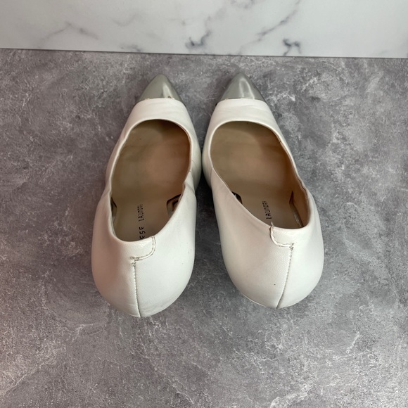 Used Chinese Laundry Women's Danger Zone Pump White Silver toe Size 10 - Picture 5 of 6